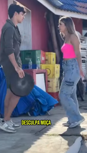 T0530008 O amor estava no ar e eles não conseguiram esconder part2