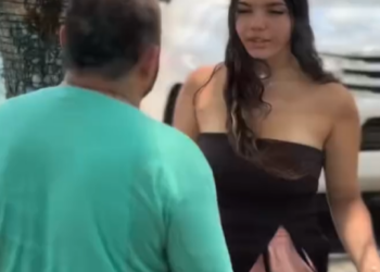 T0305005 A filha mais nova cobrou, mas a mais velha descobriu e devolveu o dinheiro part 2