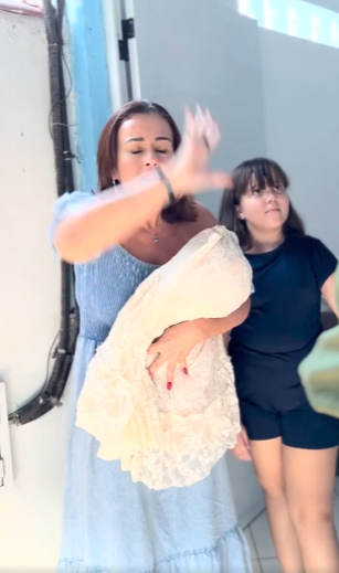 T0530019 Mãe presenteia todos os filhos, menos um… o motivo choca part 2