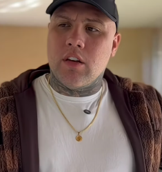 T0733014 A filha teve uma grande surpresa ao ver uma mensagem no celular da mãe 📱😨 part 2