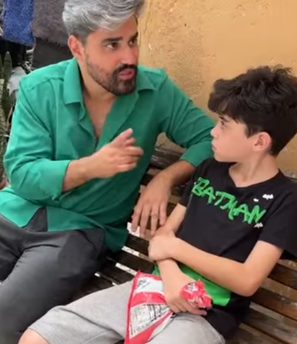 T0832004 Menino vendedor de bala descobre que o pai tem outra família… verdade dolorosa 😢 part 2