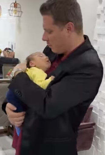 T0832002 Por causa do marido, a mulher trocou a própria filha por um menino… decisão chocante 😔 part 2