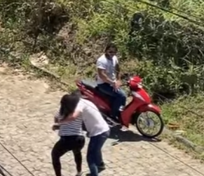 T1035009 A esposa flagrou o marido com outra dentro do carro… e a reação chocou 😱🚗 part 2