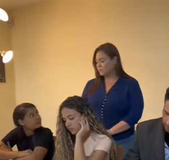 T1035010 Ela perdeu o vestido minutos antes da entrevista de emprego… e algo inesperado aconteceu 😮👗 part 2