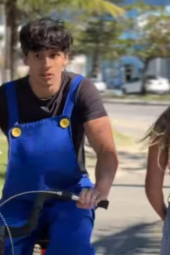 🔥 T0530002 Quase atropelou ela de bicicleta… e daí nasceu um romance improvável 🚲❤️ part 2
