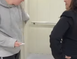 T0702001 Ela obrigou a moça a usar o elevador de serviço… olha o que vai acontecer depois 😳 part 2