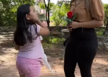 T0802005 Jovem milionária descobre que a garota que vendia flores era sua própria filha 🌹😱 part 2