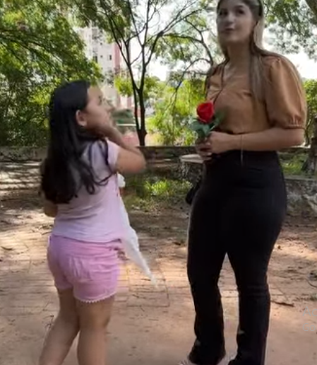 T0802005 Jovem milionária descobre que a garota que vendia flores era sua própria filha 🌹😱 part 2