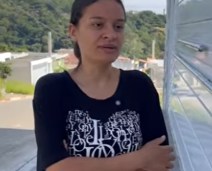 T1720008 Amiga sente ciúmes da outra e não quer que elas saiam juntas 😬 part 2