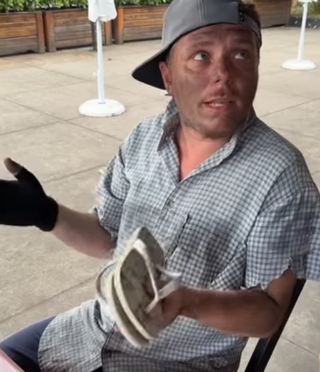 T0802004 Ela humilhou um morador de rua sem imaginar quem ele realmente era 😮 part 2