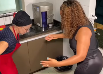 T1301001 Ela Quebrou um Prato no Primeiro Dia de Trabalho, Veja a Reação da Patroa part 2