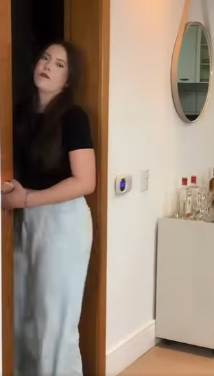 T1404006 Ela Tinha Um Marido Folgado e Desinteressado part 2