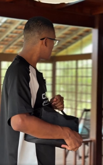 T0301003 Algo estranho está acontecendo aqui dentro… vocês sentem isso também? 🤔 part2