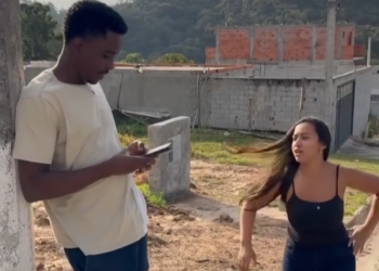 T0305006 Fala que deve aluguel da casa, para dar dinheiro outra casa part 2