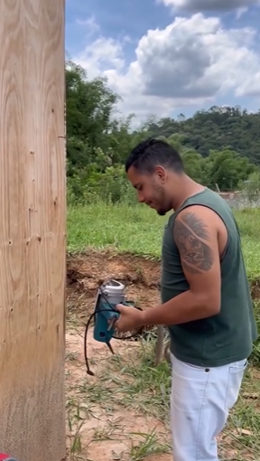 T1712009 A vizinha ria dele por causa das condições em que ele vivia… esquecendo que quem está por cima hoje pode cair amanhã — PARTE 2