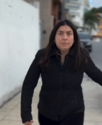 T0412016 Ela comprou sombrinha com dinheiro na rua olha surpresa que vai ter part2