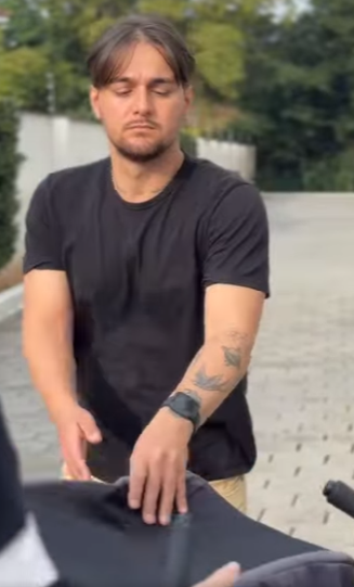 T0412012 Ela ia levar carrinho pra casa, sua colega viu contou pro chefe olha que ele fez part2