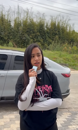 T0602014 Disse pra ela que comprou um terreno pra fazer uma casa, olha que ela fez PART 2