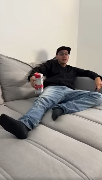 T0733005 Esse amigo folgado foi junto na lua de mel… olha o que aconteceu part 2