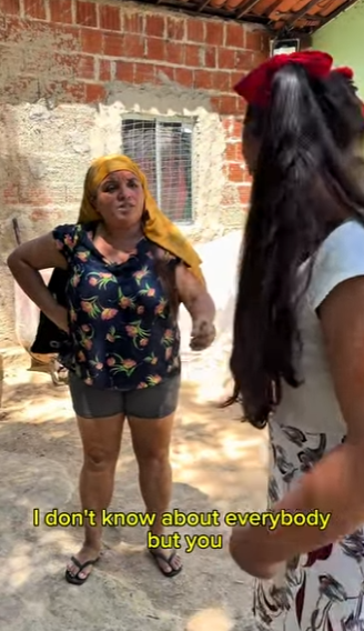 T1035009 O chinelo da Rosiscleudinha quebrou… e virou confusão part 2