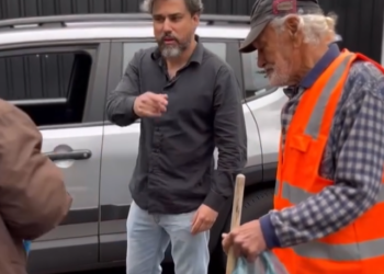 T0720003 Ele foi humilhado por ser varredor de rua… final comovente part 2