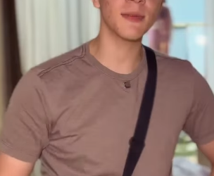 T0407014 Ela fez certo em deixar dinheiro espalhado? Opiniões se dividiram part 2