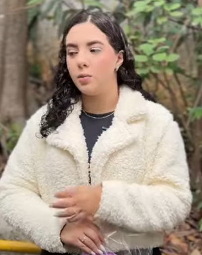 T0643010 Veja o que ela fez com as roupas que estavam à venda part 2