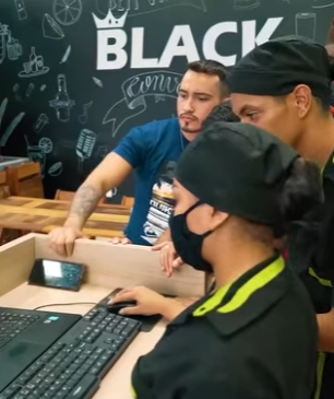 T0127012 Julgado pela cor da pele, ele respondeu de forma inesperada part 2