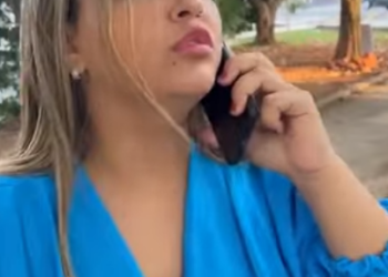 T0832003 Ela ganhou um cartaz de presente e ficou furiosa, sem imaginar o que estava por trás disso part 2