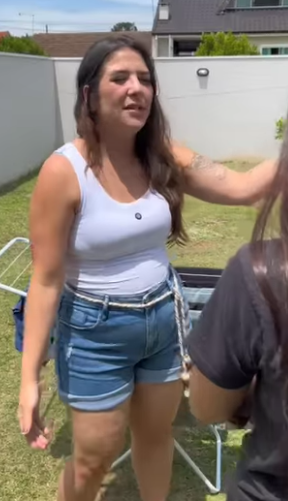 T0733001 Mulher se recusou a pagar pelo serviço do trabalhador… mas a reação dele mudou tudo part 2