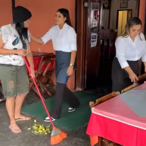 T0832005 Uma atitude inesperada de uma mendiga mudou completamente sua vida part 2