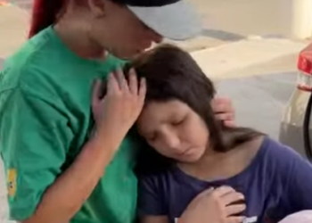 T0832006 Milionário deu uma grande lição de humildade para a esposa e a filha part 2