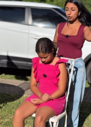 T0300003 MADRASTA FEZ ISSO COM MENINA