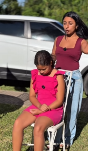 T0300003 MADRASTA FEZ ISSO COM MENINA