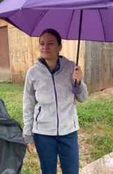 T0702002 Filho leva as compras do mercado para sua mãe, sua irmã se aproveitava no final isso aconteceu part2