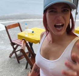 T0802008 Ela tinha seu pequeno negócio de pastel até chegar uma grande concorrente part2