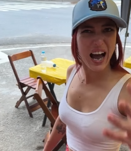 T0802008 Ela tinha seu pequeno negócio de pastel até chegar uma grande concorrente part2