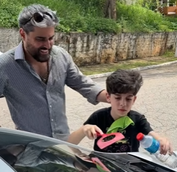 T0802010 Homem rico descobre que menino de rua seu filho part2