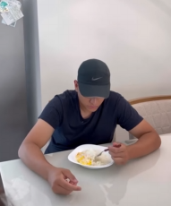 T1721007 Essa garota comprava comida da sua vizinha porque ela não sabia cozinhar isso aconteceu part2