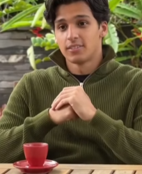 T0502005 se apaixonou por ela tirando casca do pão! part2