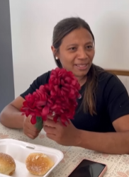 T0701004 Este homem não pode falar com mulheres porque sua esposa não permite part2