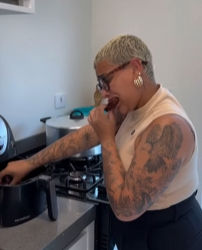 T0921002 Queria provar comida antes do tempo porque era irmã dela part2