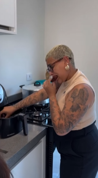 T0921002 Queria provar comida antes do tempo porque era irmã dela part2