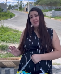 T0921004 Grávida retira as fraldas da vizinha part2