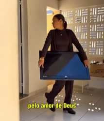 T0101001 Chris jogou televisão no chão para acusar Adriana de ter quebrado part2