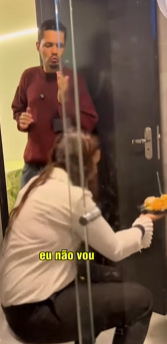 T0104015 im colocou Chris para comer no banheiro depois doque ela fez com funcionária part1