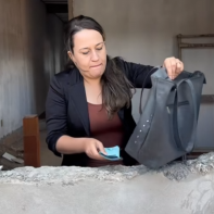 T1413025 Chefe testa honestidade dos funcionários part2