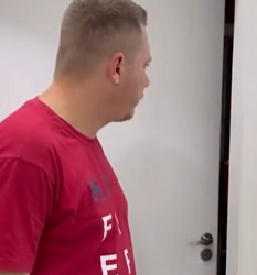 T0802002 Ele colocou uma câmera no banheiro da esposa para descobrir que ela estava fazendo part2