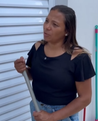 T1800021 Recebia mil reais gastava em um dia, no outro saia pra pedir comida na casa da mãe part2