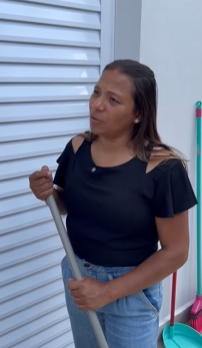 T1800021 Recebia mil reais gastava em um dia, no outro saia pra pedir comida na casa da mãe part2